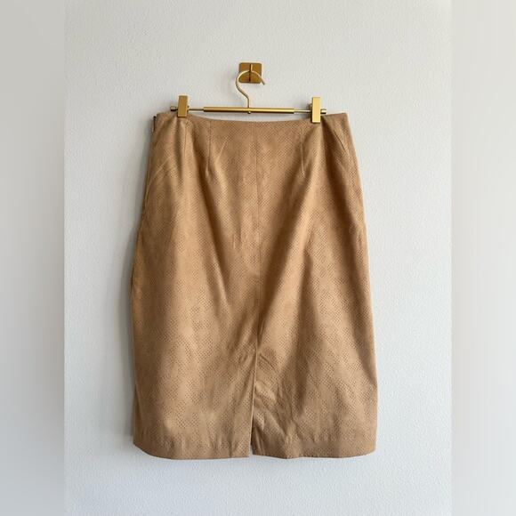 Chicos Women’s Tan Faux Suede Pencil Skirt Size Small - Picture 3 of 5